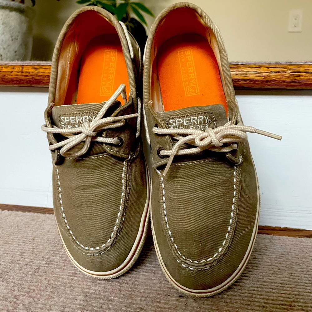 Sperry beige Boat Shoes with Moccasin Stitching